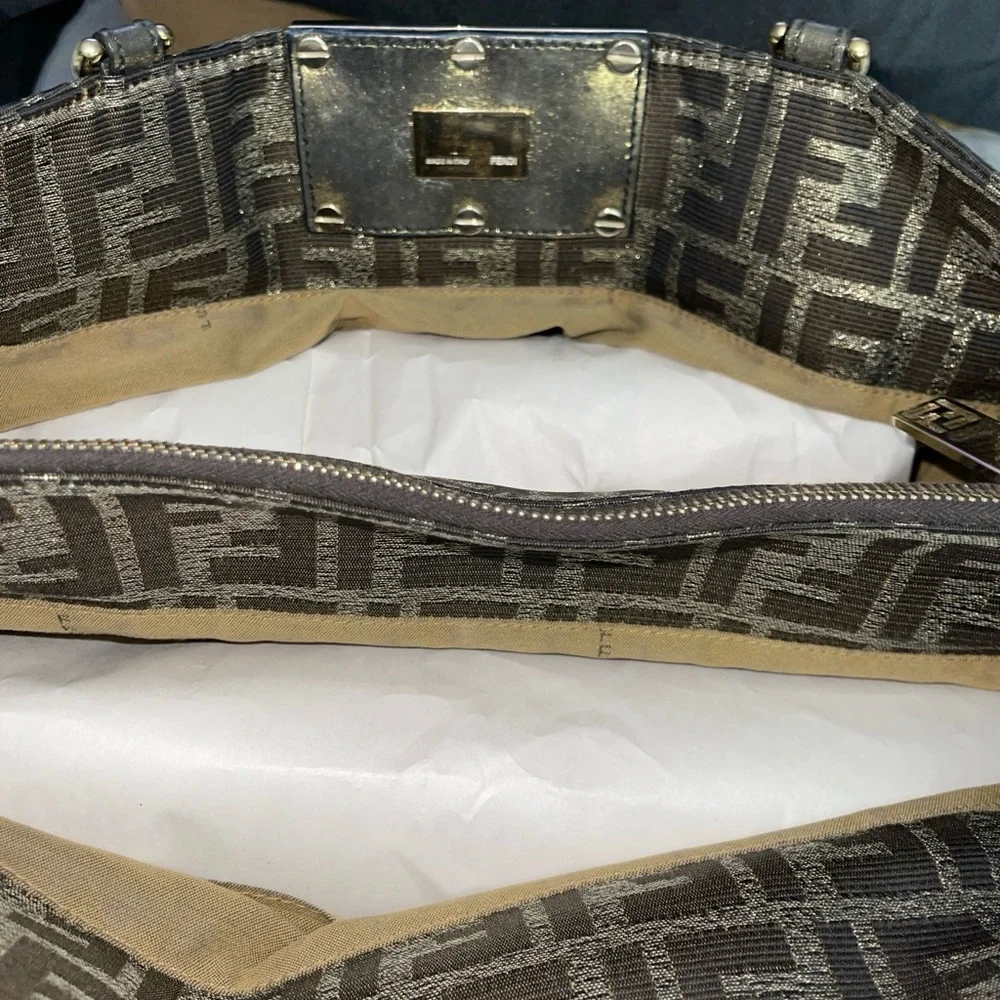 FENDI RARE FIND mia should tote Zucca excellent condition size 16W X 11H large - Picture 10 of 17